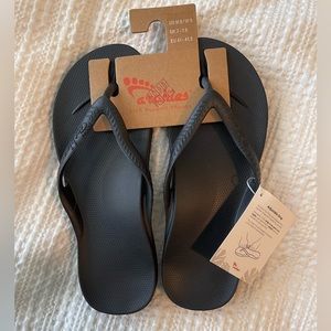 ***NEW WITH TAGS*** Archies flip flops